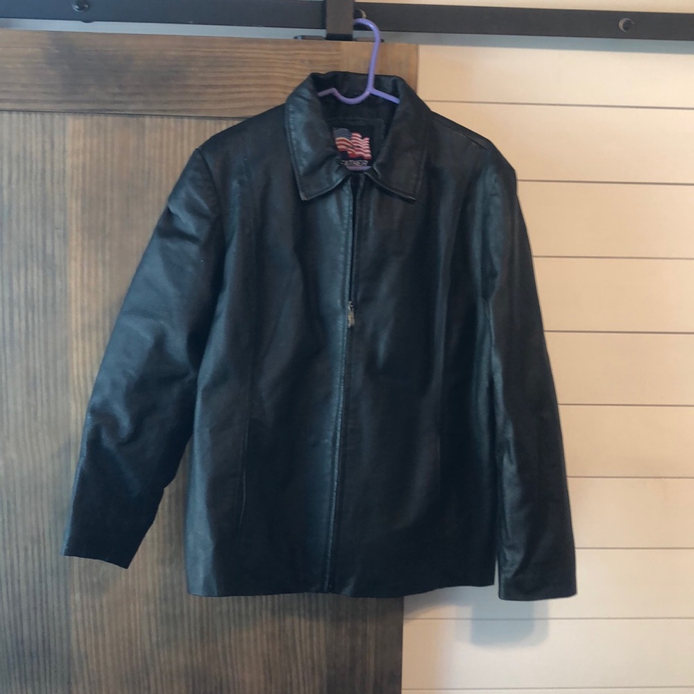 Vintage USA women’s black leather jacket